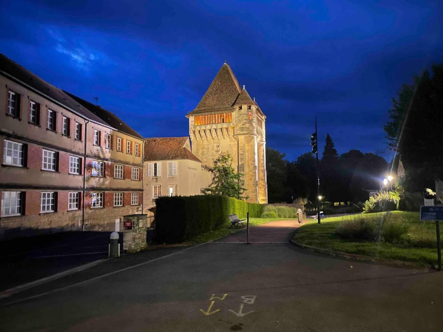 "Au Centre De Nevers" Hyper Centre Ville De Nevers, Proche Gare, Spacieux & Calme Exterior foto